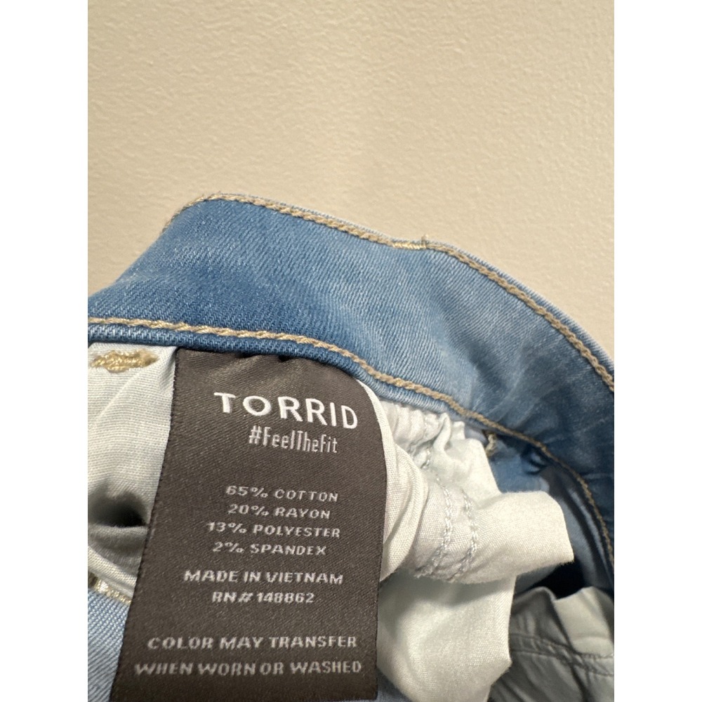 Torrid Weekend 8" Bermuda Super Soft Light Wash Denim Pull On Shorts - Picture 5 of 6